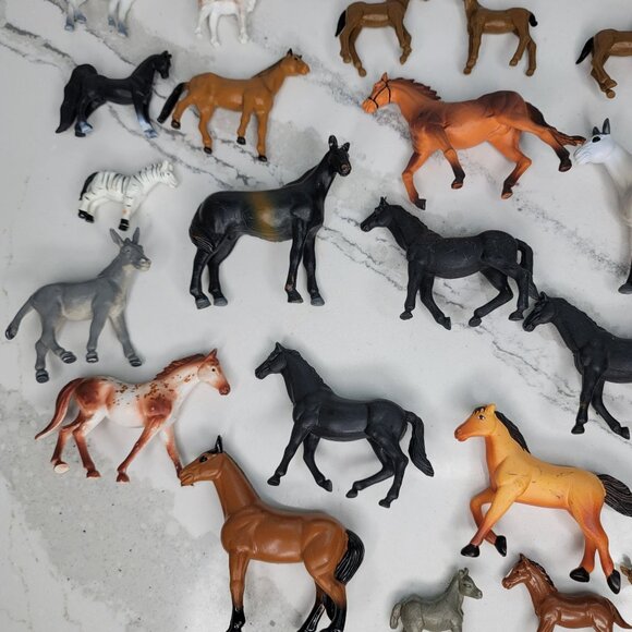 Vintage Plastic Horse Figurines farm playset cake toppers toy horse lot. - Picture 8 of 9